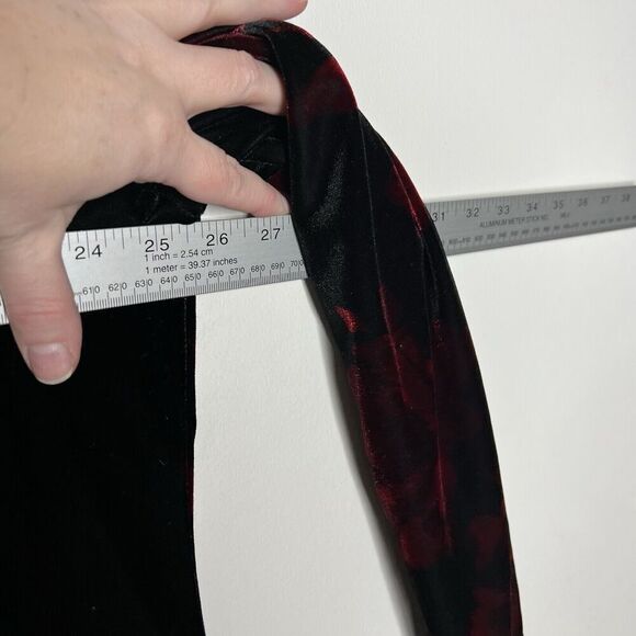 Notations Top Womens 1X Black Red Velvet Floral Whimsigoth Stretch Holiday Shirt - Picture 9 of 11